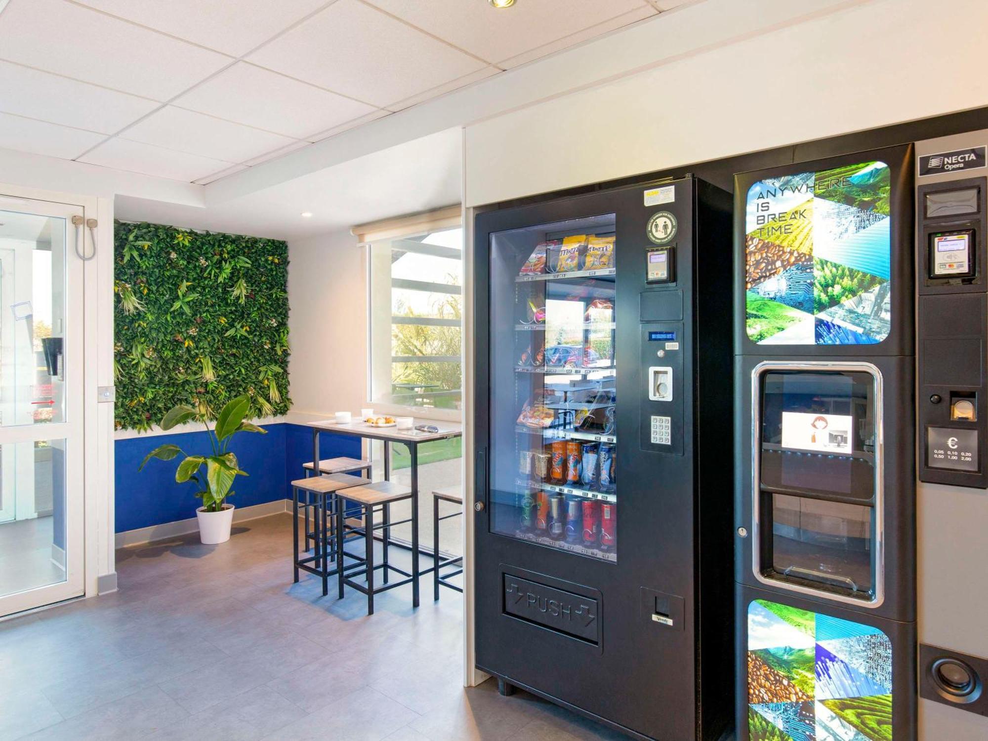Ibis Budget Saint-Maximin Saint-Maximin-la-Sainte-Baume Exterior foto