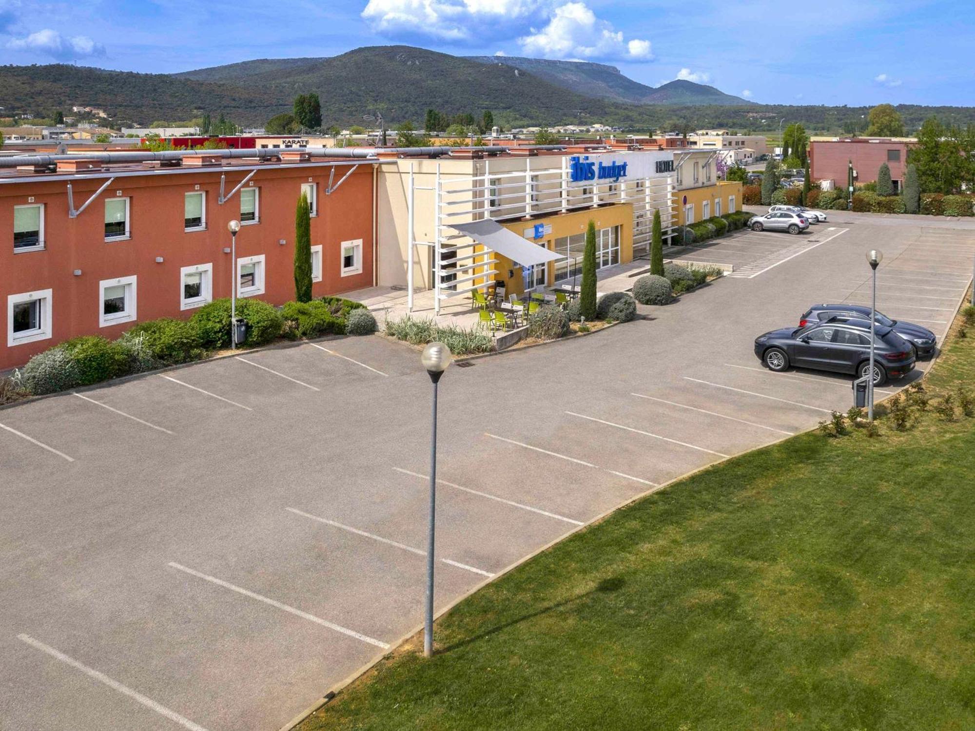 Ibis Budget Saint-Maximin Saint-Maximin-la-Sainte-Baume Exterior foto