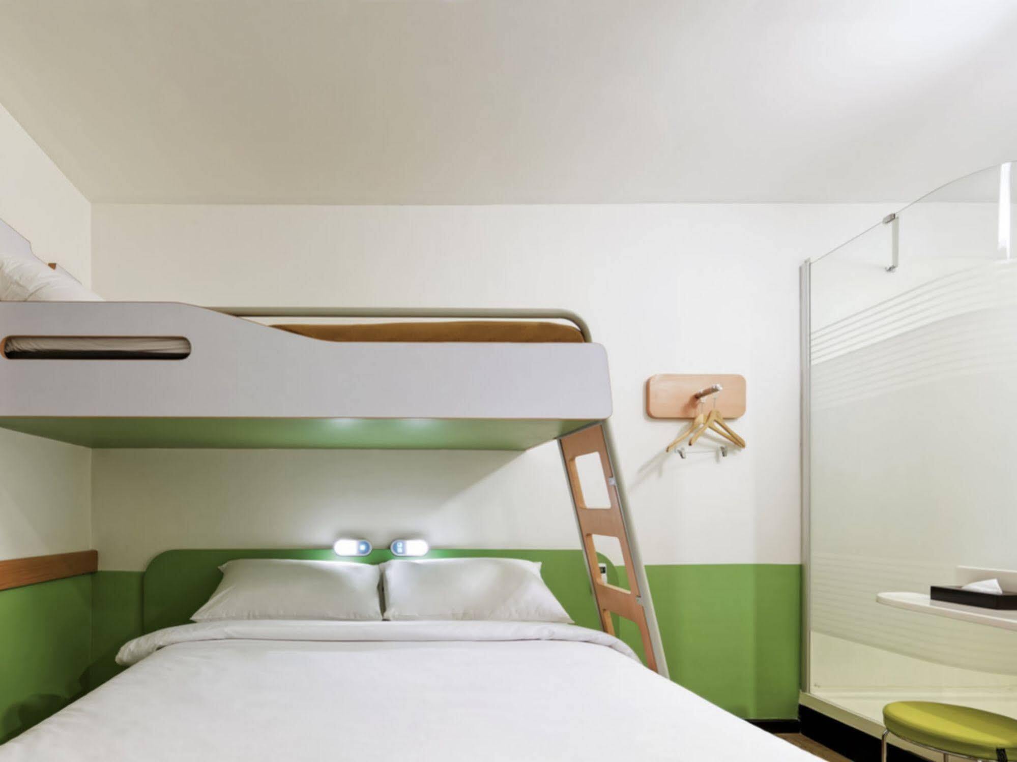 Ibis Budget Saint-Maximin Saint-Maximin-la-Sainte-Baume Exterior foto